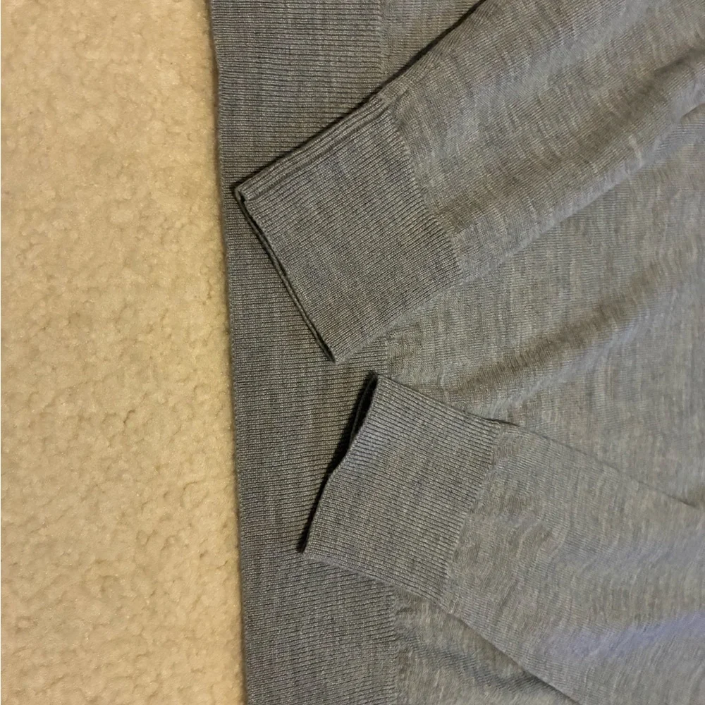 Uniqlo Women’s Merino Wool Crewneck Sweater in Heather Gray - Picture 3 of 9